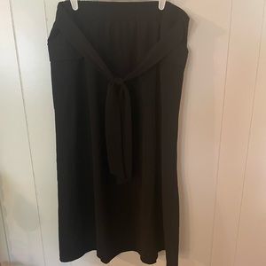Black maxi skirt worn one time. Size large